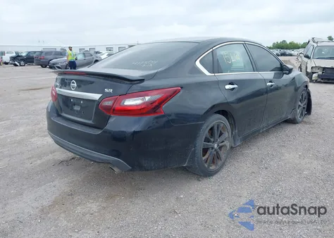 2017 Nissan Altima 2.5/S/Sv/Sl/Sr z USA, uszkodzony, nr VIN 1N4AL3AP8HC190235